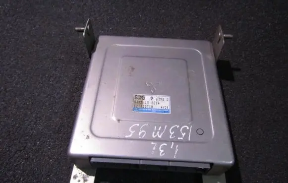 Mazda 323 Engine control unit/module b3m518881a e2t82271m