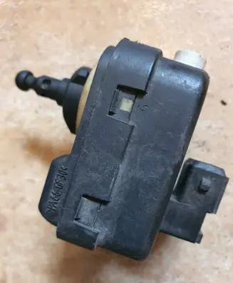 Peugeot 605 Headlight level adjustment motor 89036766 PA66GF30