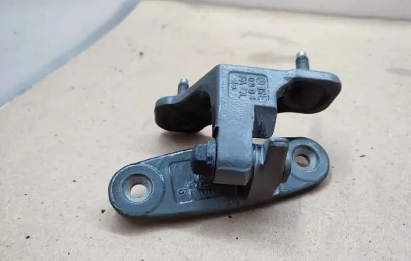 Mercedes-Benz E W212 Front door upper hinge