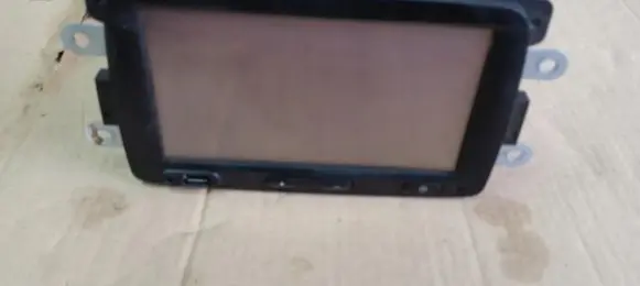 Dacia Sandero Radio/CD/DVD/GPS head unit