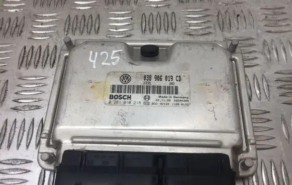 Volkswagen PASSAT B5.5 Engine control unit/module 038906019CD 425