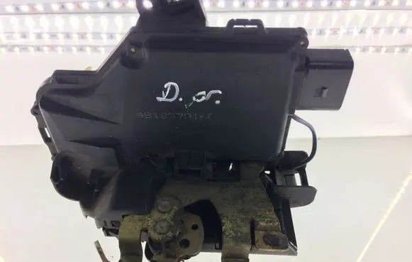 Audi A6 S6 C5 4B Front door lock 4B1837016B