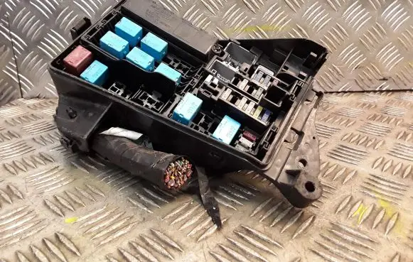 Lexus IS 220D-250-350 Fuse box set 8921153020