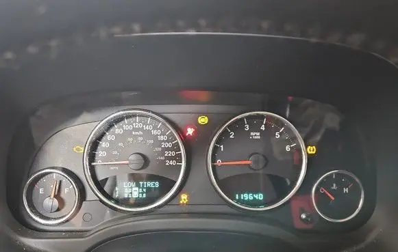 Speedometer (instrument cluster)