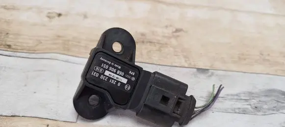 Volkswagen Jetta V Air pressure sensor 0261230031 06B906051