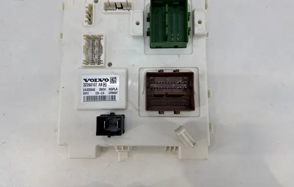Volvo XC40 Central body control module 32268107