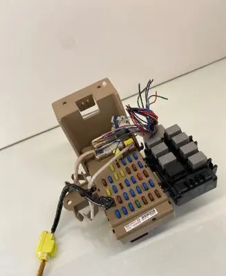 Subaru Legacy Fuse module 82201AG010