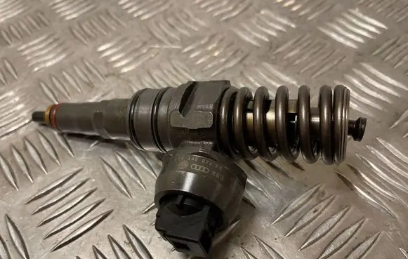 Volkswagen PASSAT B6 Fuel injector 038130073BN 0414720313