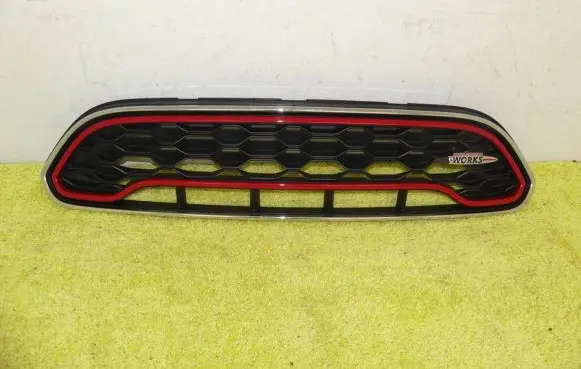 Mini Cooper Countryman F60 Front bumper upper radiator grill 7470512