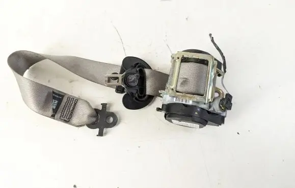 BMW 5 F10 F11 Front seatbelt 6181208