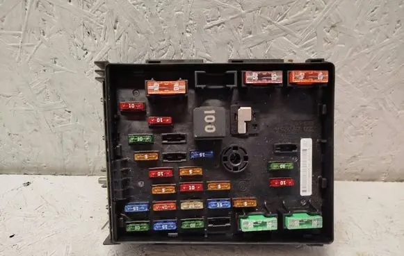 Volkswagen Tiguan Fuse box set 3C0937125A 63595743