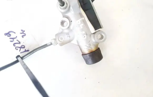 Subaru Legacy Clutch master cylinder 260092505a 1564759-2
