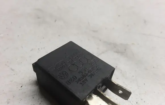 Audi A6 S6 C6 4F Other relay 8Z0951253