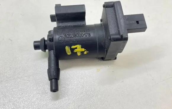Mercedes-Benz C W203 Vacuum valve A2038000178