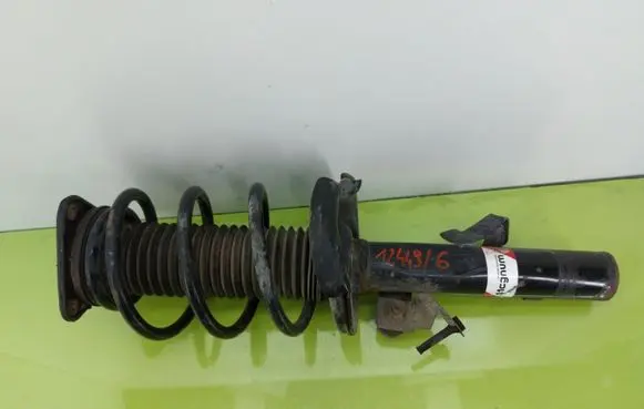 Ford Focus Front shock absorber with coil spring 