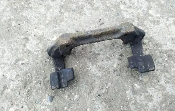 Mercedes-Benz E W210 Front Brake Caliper Pad/Carrier 