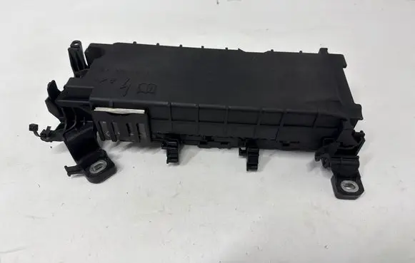 Mercedes-Benz A W176 Fuse module A2465400140