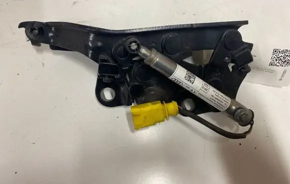 Audi A3 S3 8V Engine bonnet/hood hinges 8V0823301F