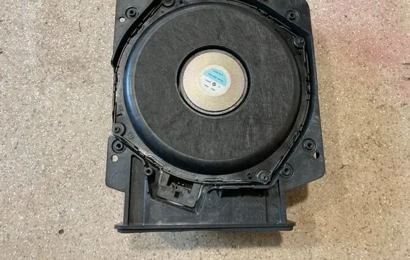 BMW X2 U10 Subwoofer speaker 9858623