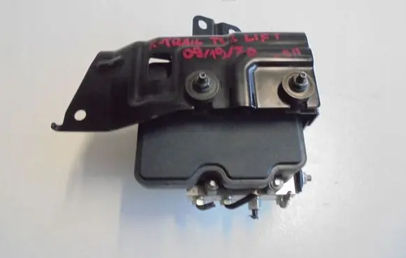 Nissan X-Trail T32 ABS Pump 476604CC1A