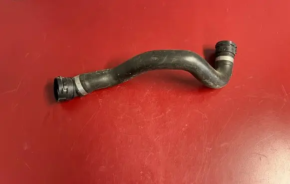 Engine coolant pipe/hose