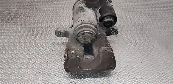 Volkswagen PASSAT B6 Rear brake caliper 