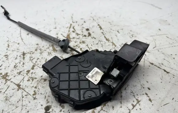 Volvo XC70 Rear door lock A048317