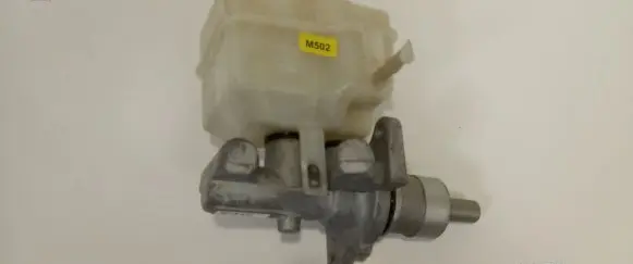 Land Rover Discovery 3 - LR3 Master brake cylinder 74471269 M502