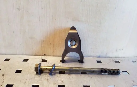 Toyota RAV 4 (XA20) Fuel Injector clamp holder