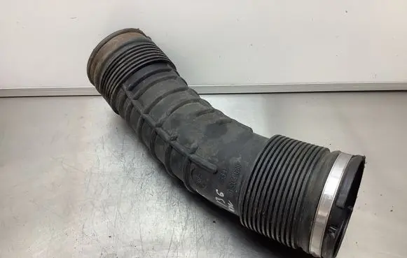 Volvo V70 Air intake hose/pipe 6898050