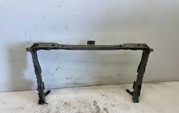 Toyota Avensis T270 Radiator support slam panel