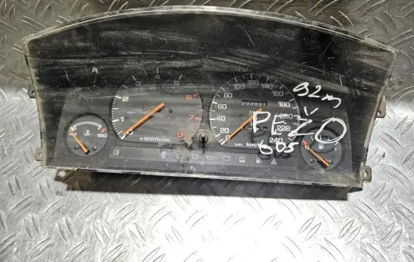 Mazda 626 Speedometer (instrument cluster) GK89C