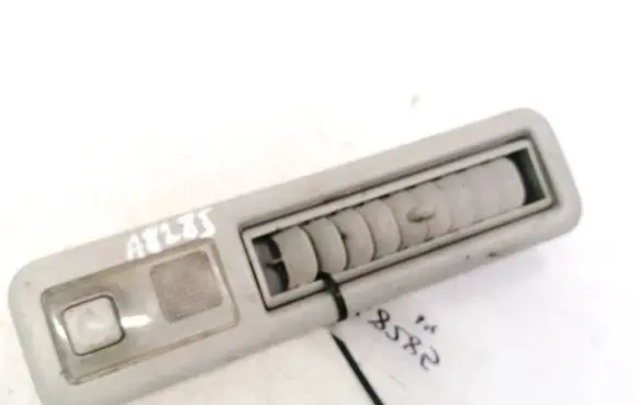 Toyota Previa (XR30, XR40) II Dash center air vent grill