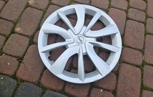 Opel Corsa F R15 wheel hub/cap/trim 9832850080--