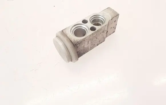KIA Sorento Air conditioning (A/C) expansion valve 