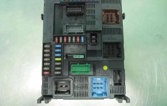 Peugeot 2008 I BSM Control unit 9807532080 E1111753 20141029