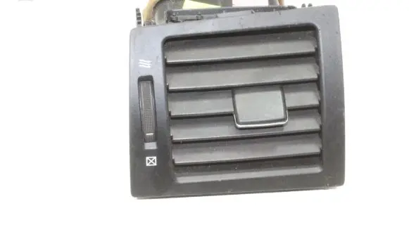 Toyota Avensis T270 Dashboard air vent grill cover trim 5566005101
