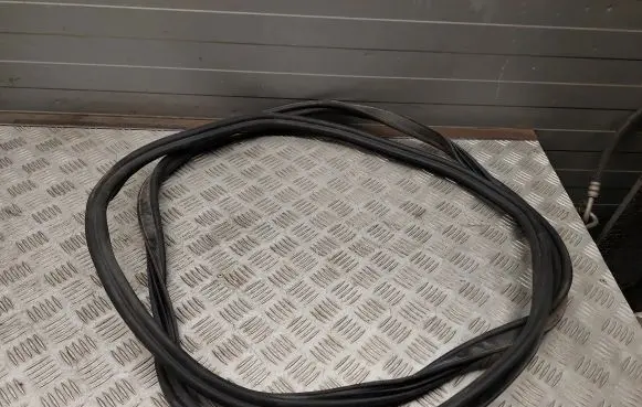 Audi Q3 8U Trunk rubber seal (body) 8U0827705A