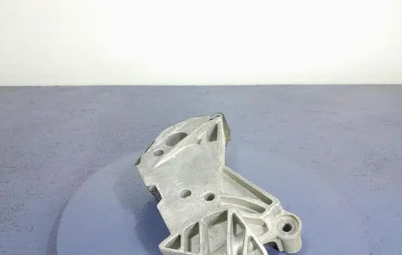 Engine mount vacuum valve