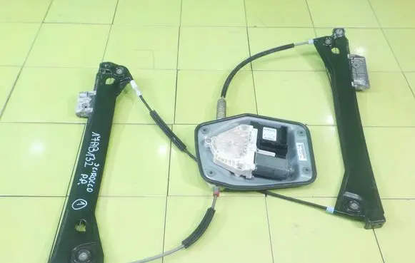 Volkswagen Scirocco Front door window regulator with motor 5K0959793A