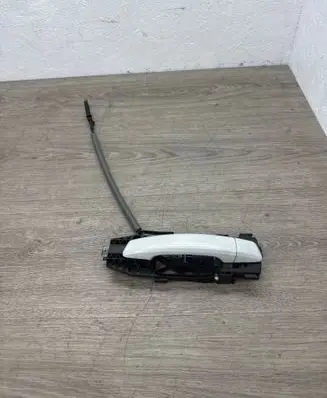 Audi A3 S3 8V Front door exterior handle/bracket 8V0839885