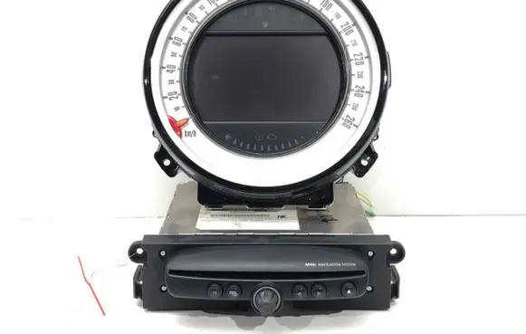 Radio/CD/DVD/GPS head unit