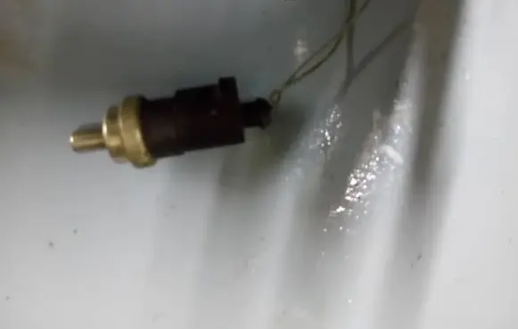 Volkswagen PASSAT B5.5 Fuel temperature sensor