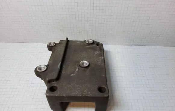 KIA Sorento A/C compressor mount bracket 