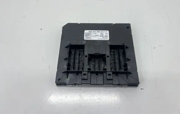 Volkswagen PASSAT B8 Comfort/convenience module 5Q0937086AH F005V01737