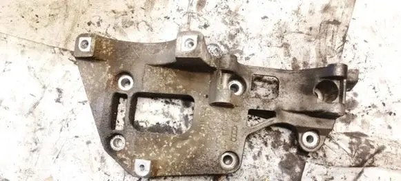Skoda Octavia Mk2 (1Z) Engine mounting bracket 06F903143F