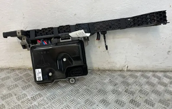 Tesla Model 3 Central body control module 156930300A