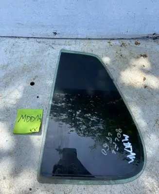 Volkswagen Golf IV Rear vent window glass 43R000980 DOT36ASAM22