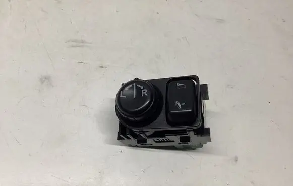 Nissan Qashqai Steering wheel adjustment switch 