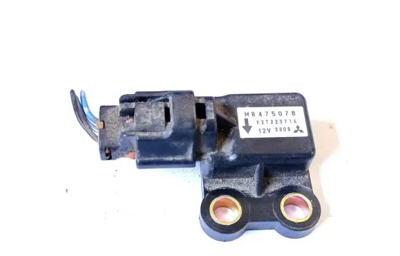 Mitsubishi Pajero Airbag deployment crash/impact sensor MR475078